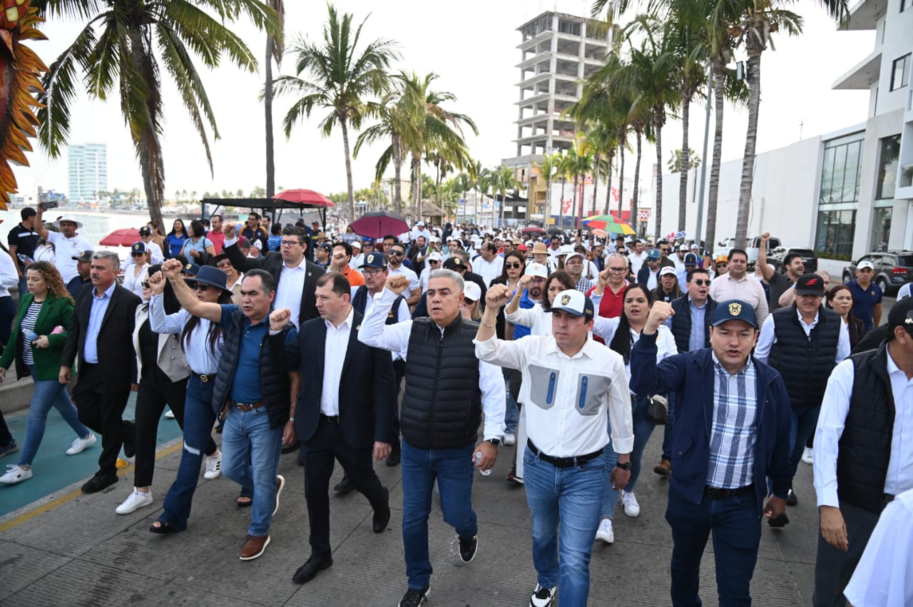 Lee más sobre el artículo La UAS Realiza Mega Marcha en Mazatlán con más de 20 mil asistentes, durante la visita del Presidente.