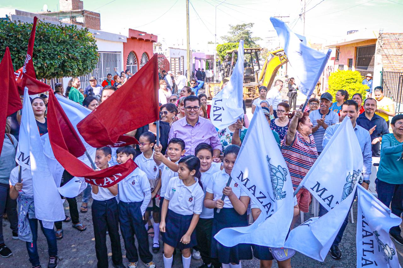 Lee más sobre el artículo ”Vamos a seguir trabajando duro de la mano con ustedes. Todo lo que les prometí lo vamos a cumplir”: Edgar González.