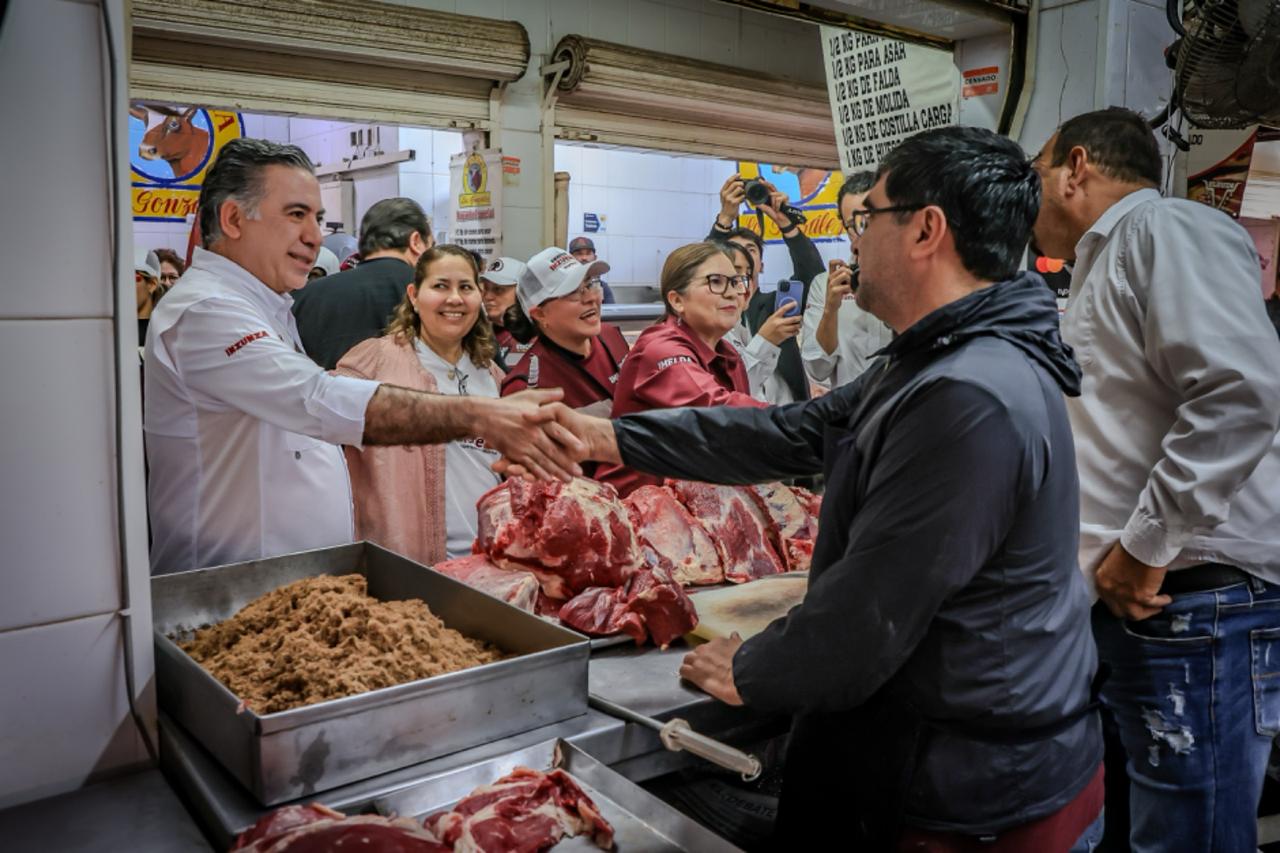 Lee más sobre el artículo Imelda Castro y Enrique Inzunza realizan segunda travesía cívica a ras de tierra en Guasave