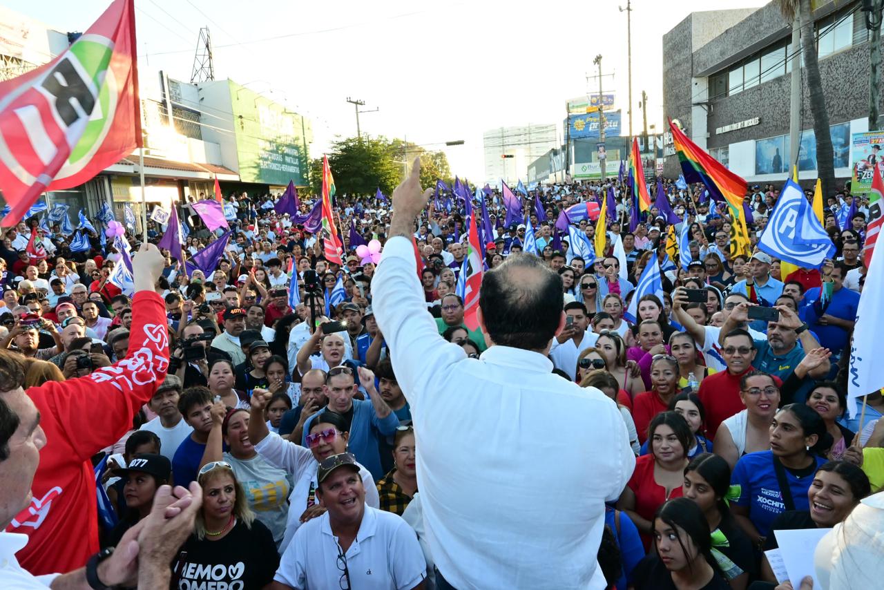 En este momento estás viendo Acompañan Miles a Memo Romero en su Registro.