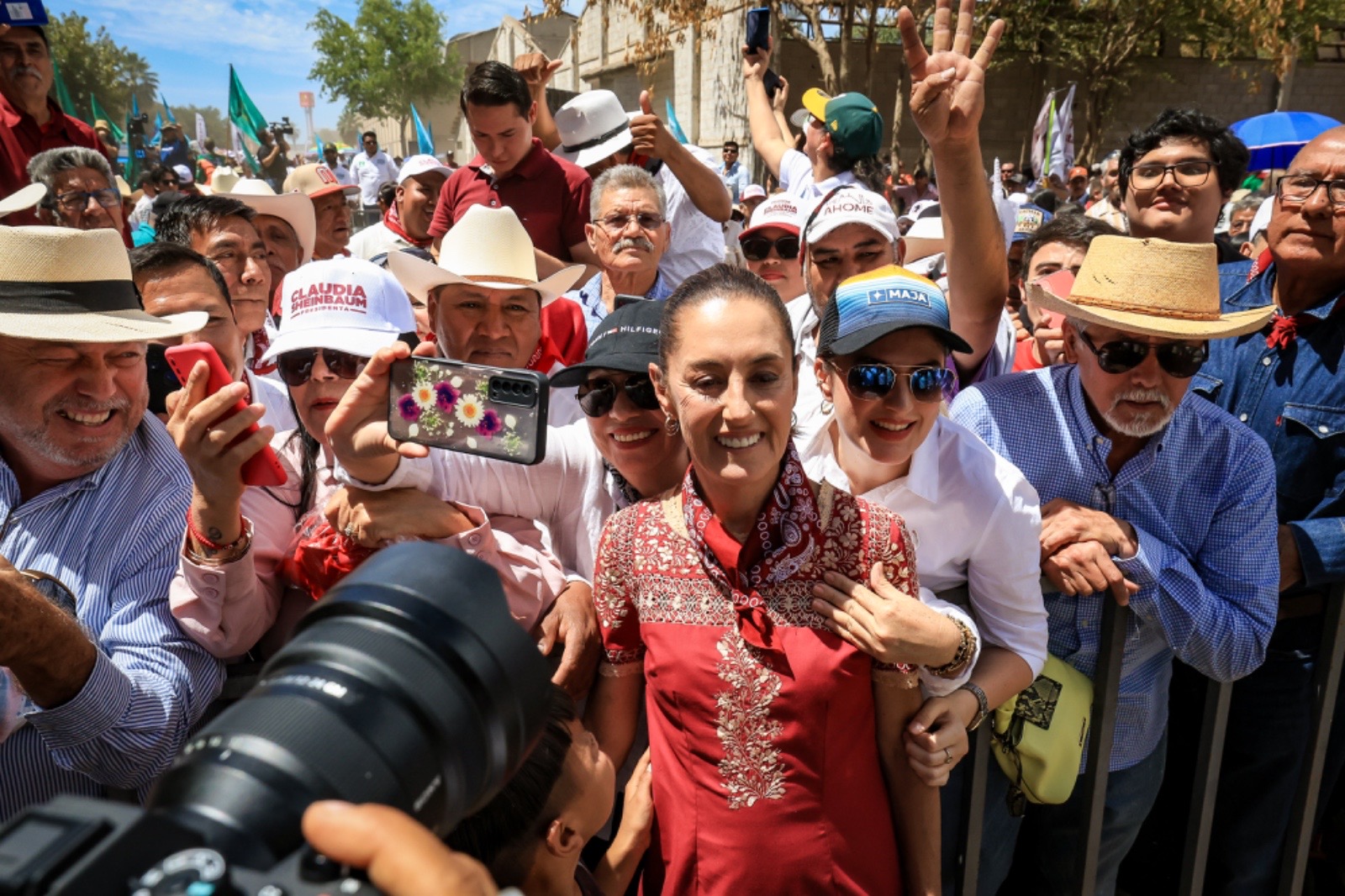 Lee más sobre el artículo Claudia Sheinbaum Reúne a Miles en Mochis, Culiacán y Mazatlán.