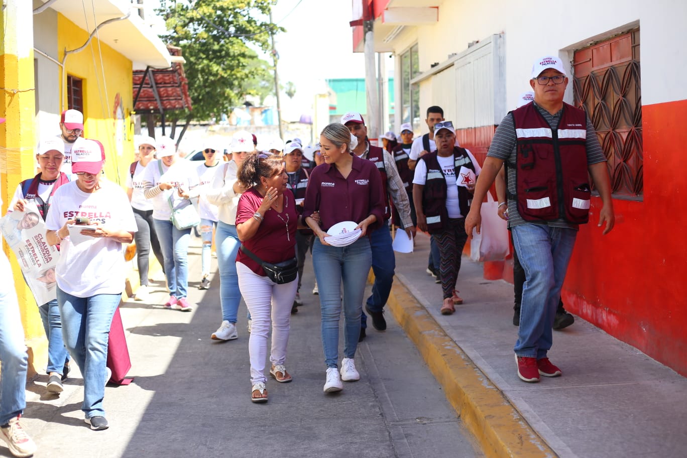 Lee más sobre el artículo Pavimentar 200 kilómetros de calles y avenidas, ofrece Estrella Palacios