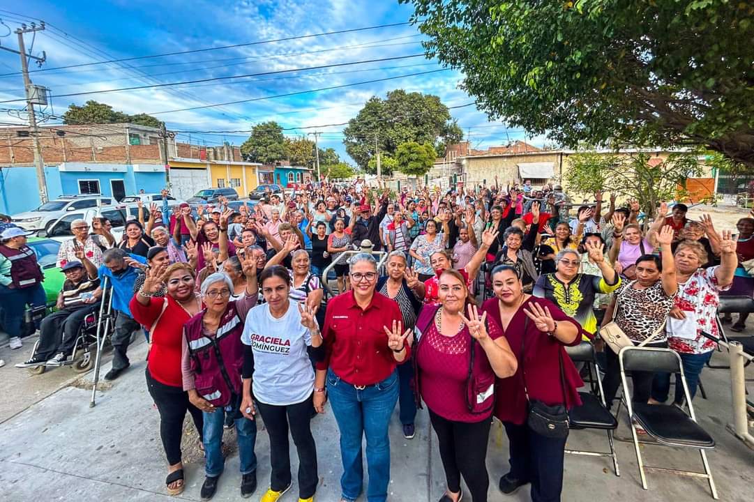 Lee más sobre el artículo Graciela Domínguez recibe el cariño y apoyo de vecinos de la colonia Loma Atravesada