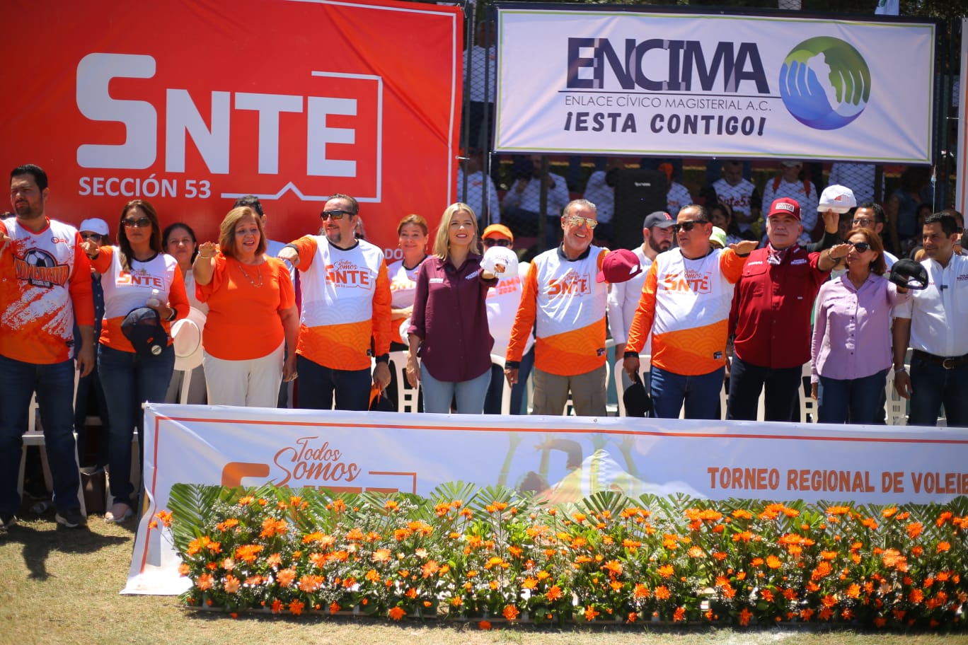 Lee más sobre el artículo Estrella Palacios recibe el apoyo del magisterio al inaugurar el XX Torneo Regional de Voleibol “Walamo 2024”