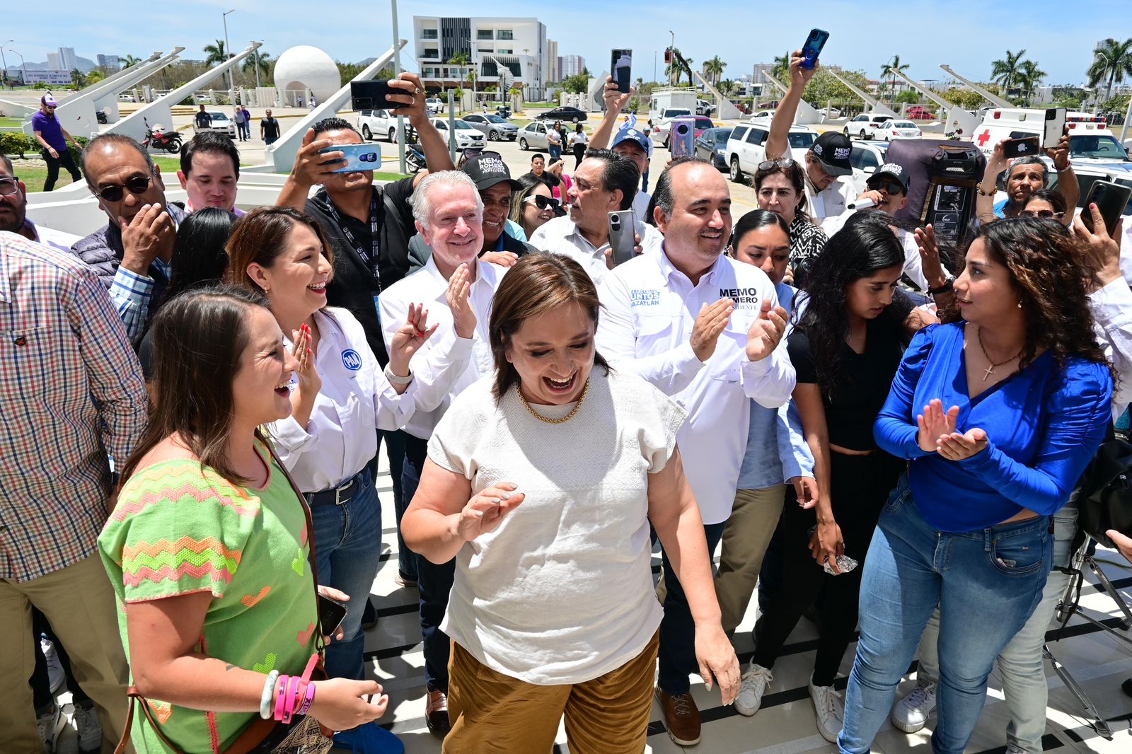 Lee más sobre el artículo Xóchitl Gálvez Regresó a Mazatlán y se Reunió con sus simpatizantes.