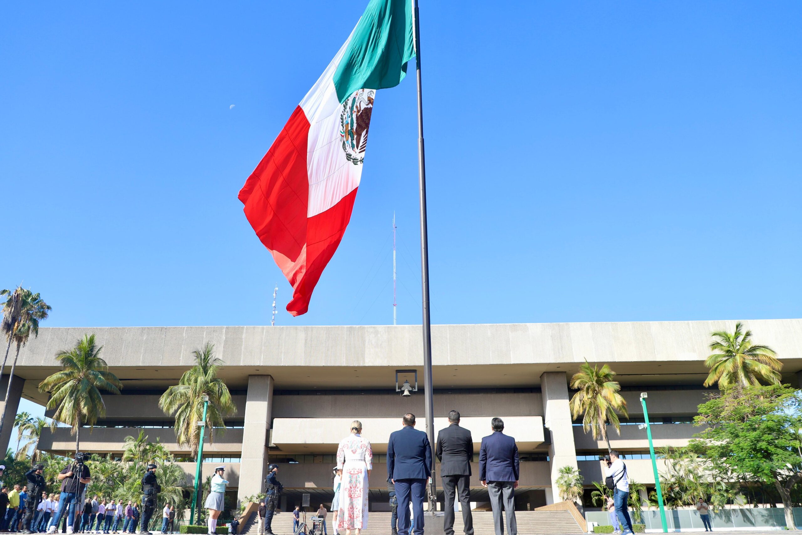 Lee más sobre el artículo Encabeza secretario de Salud izamiento por conmemoración del Día Internacional del Trabajo.