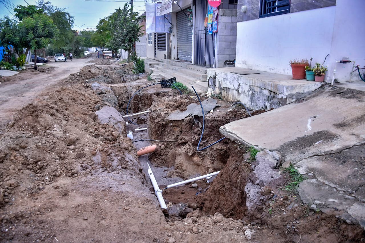 Lee más sobre el artículo Calle Ejido Barrón en la Valles del Ejido Estrena Drenaje.