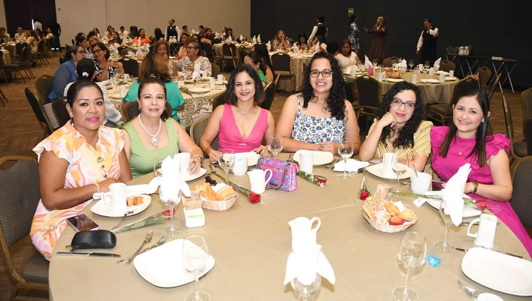 En este momento estás viendo Celebran a madres Académicas y Administrativas de la UAS la Zona Sur