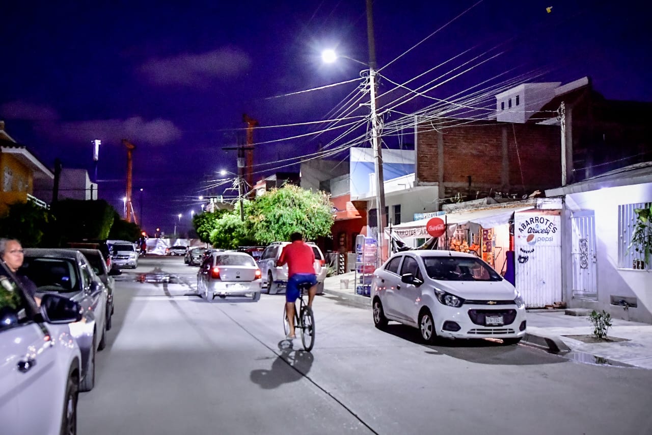 Lee más sobre el artículo Iluminan Toda la Colonia Echeverría con Lámparas LED.