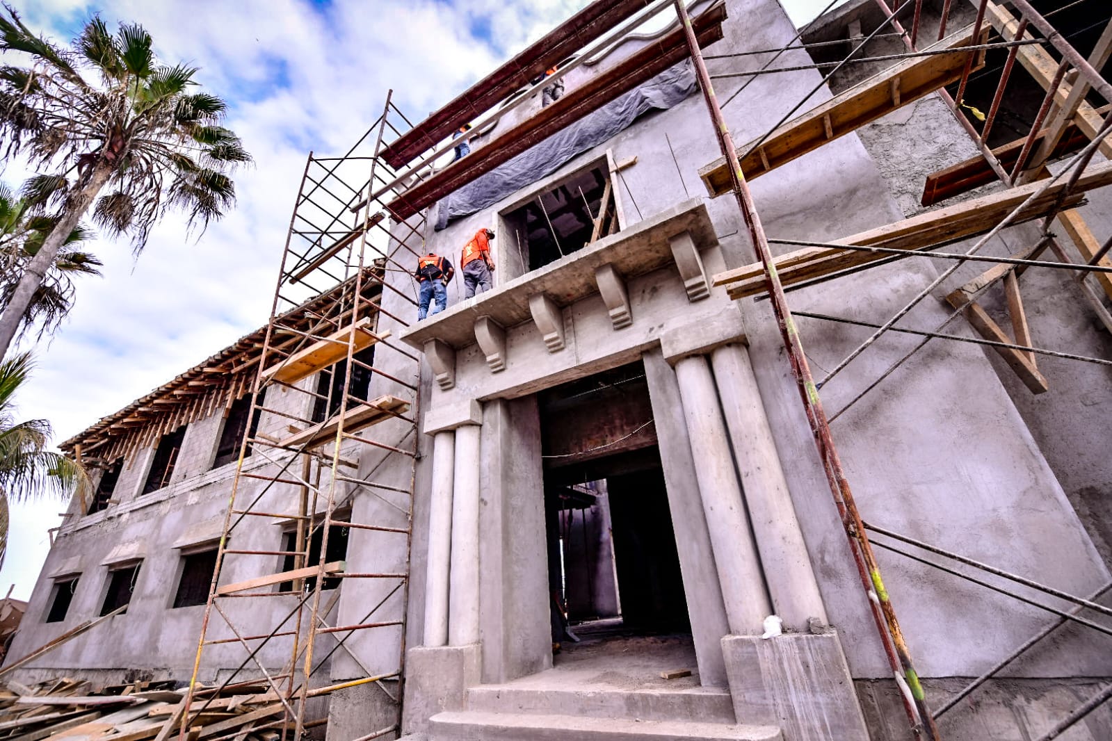 En este momento estás viendo Supervisa el Presidente Edgar González Avances en la Construcción de la Casa del Marino.