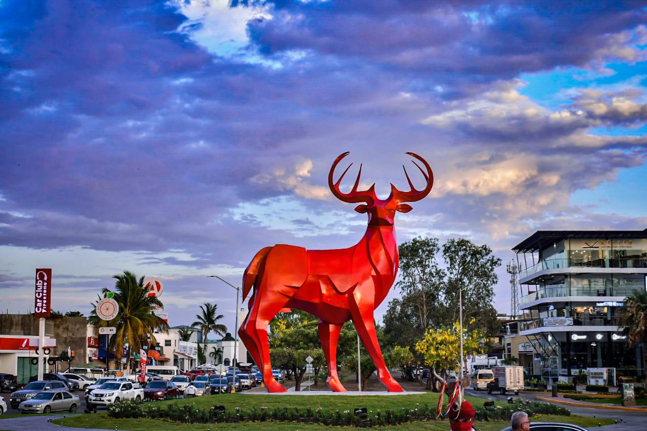 En este momento estás viendo “El Gran Orgullo” espectacular escultura que ya luce en Mazatlán.