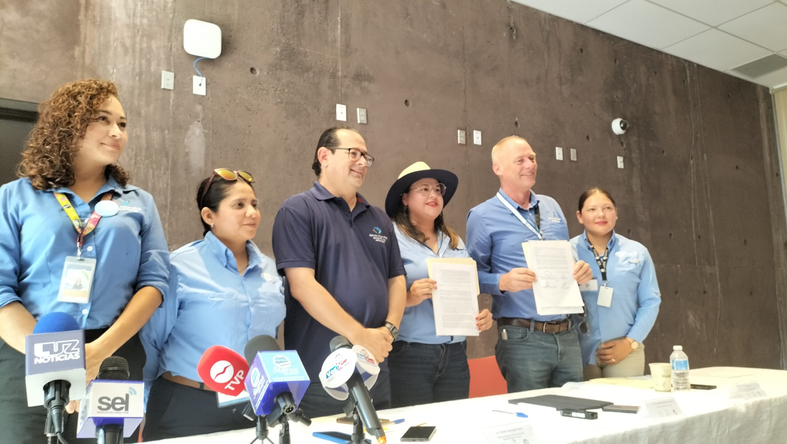 En este momento estás viendo Gran Acuario Firma Convenio con SUCEDE en Beneficio de la Tortuga Marina.