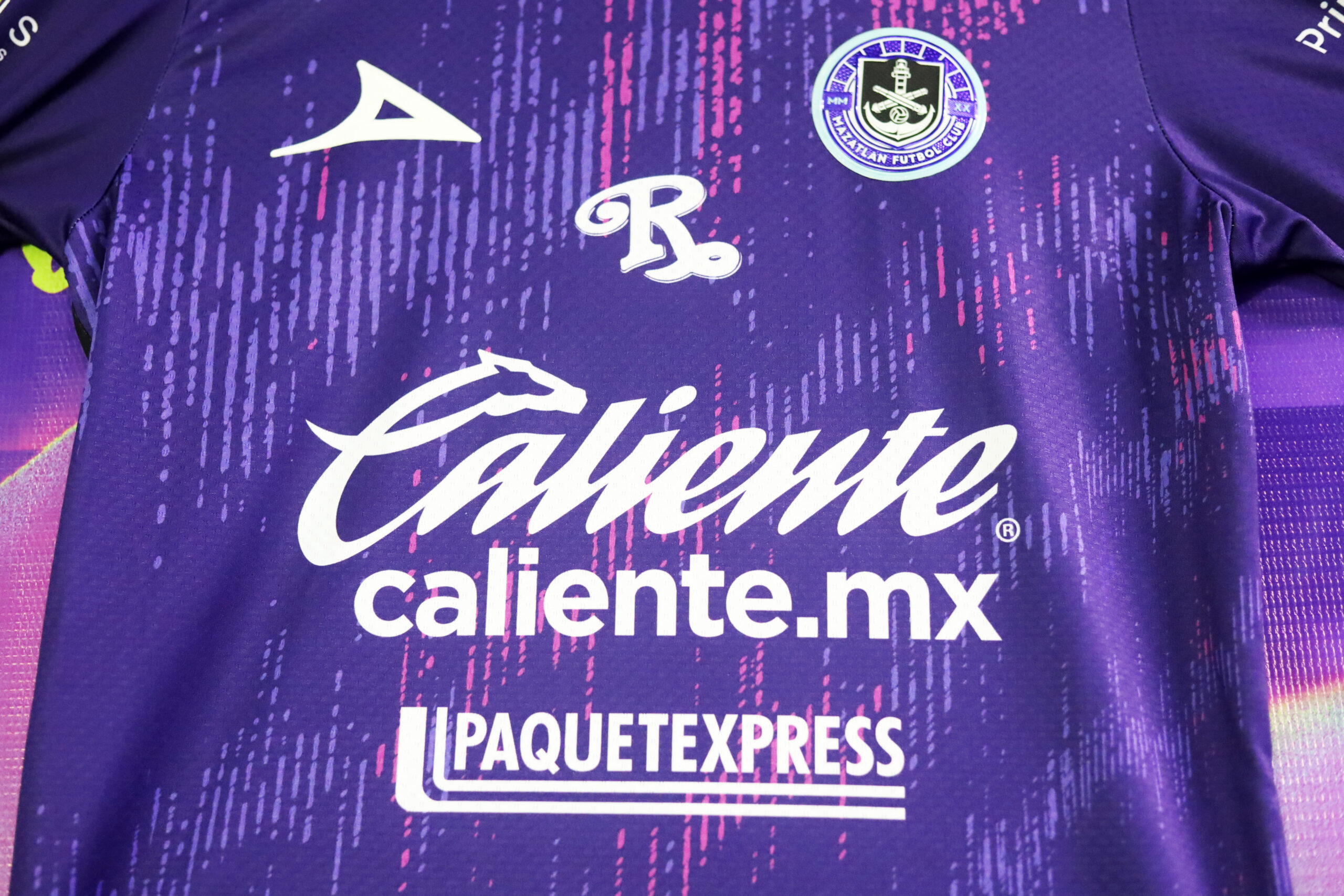 Lee más sobre el artículo MAZATLÁN F.C. PRESENTÓ SU NUEVO UNIFORME  PARA LA TEMPORADA 2004-2025