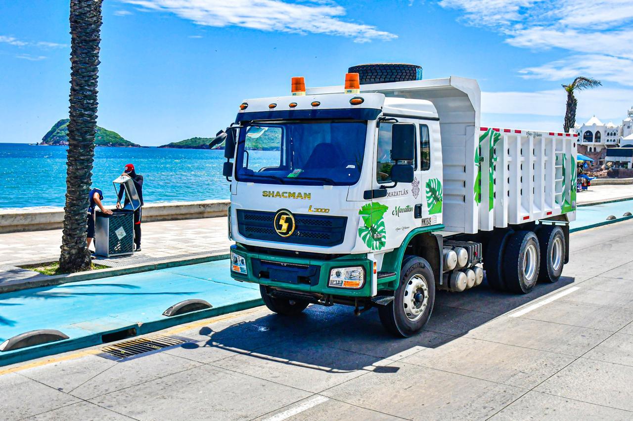 En este momento estás viendo Refuerza Servicios Públicos limpieza y recolección de basura en el paseo costero.