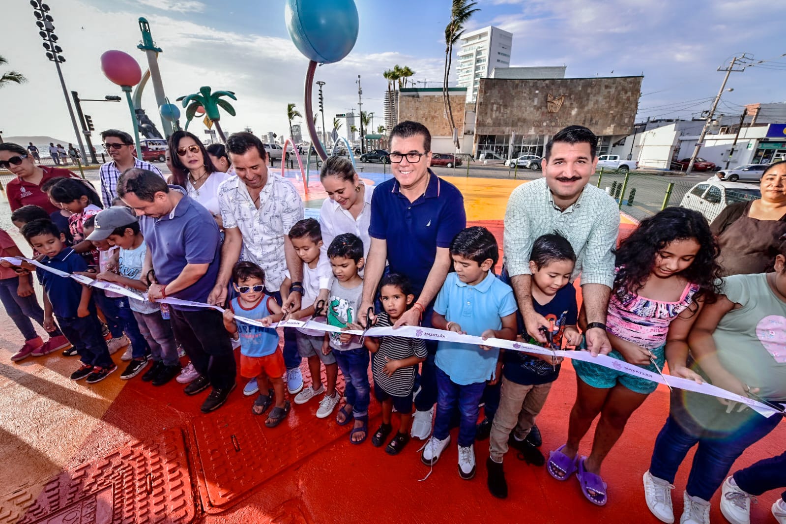 En este momento estás viendo Reabren el Oasis Infantil Acuático. Frente a los Monos Bichis