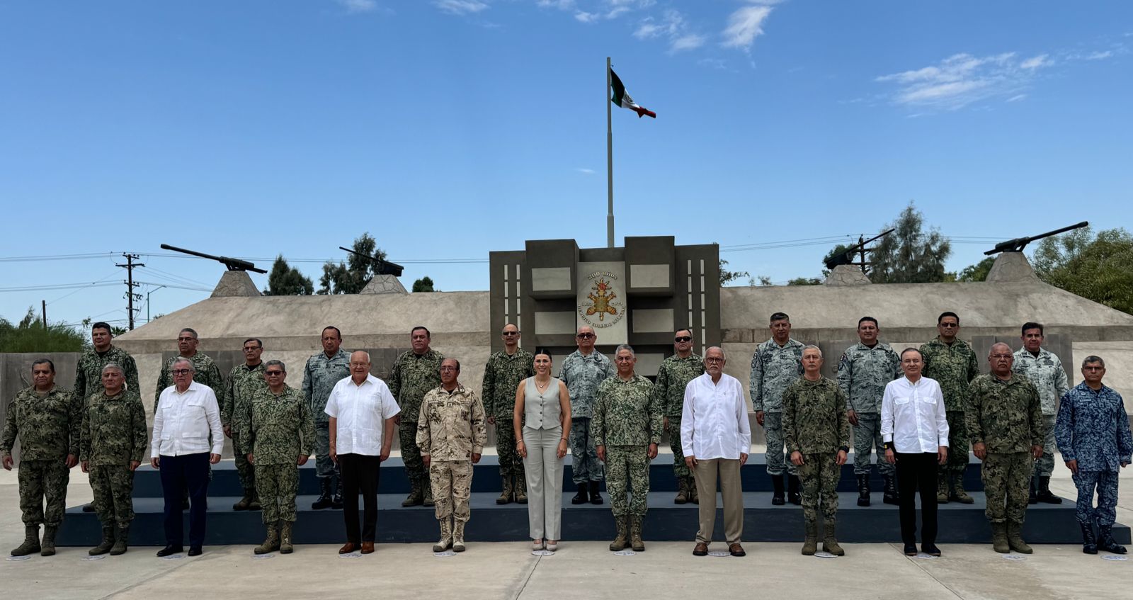 Lee más sobre el artículo Asiste Rocha a reunión de seguridad con gobernadores del Mar de Cortés.