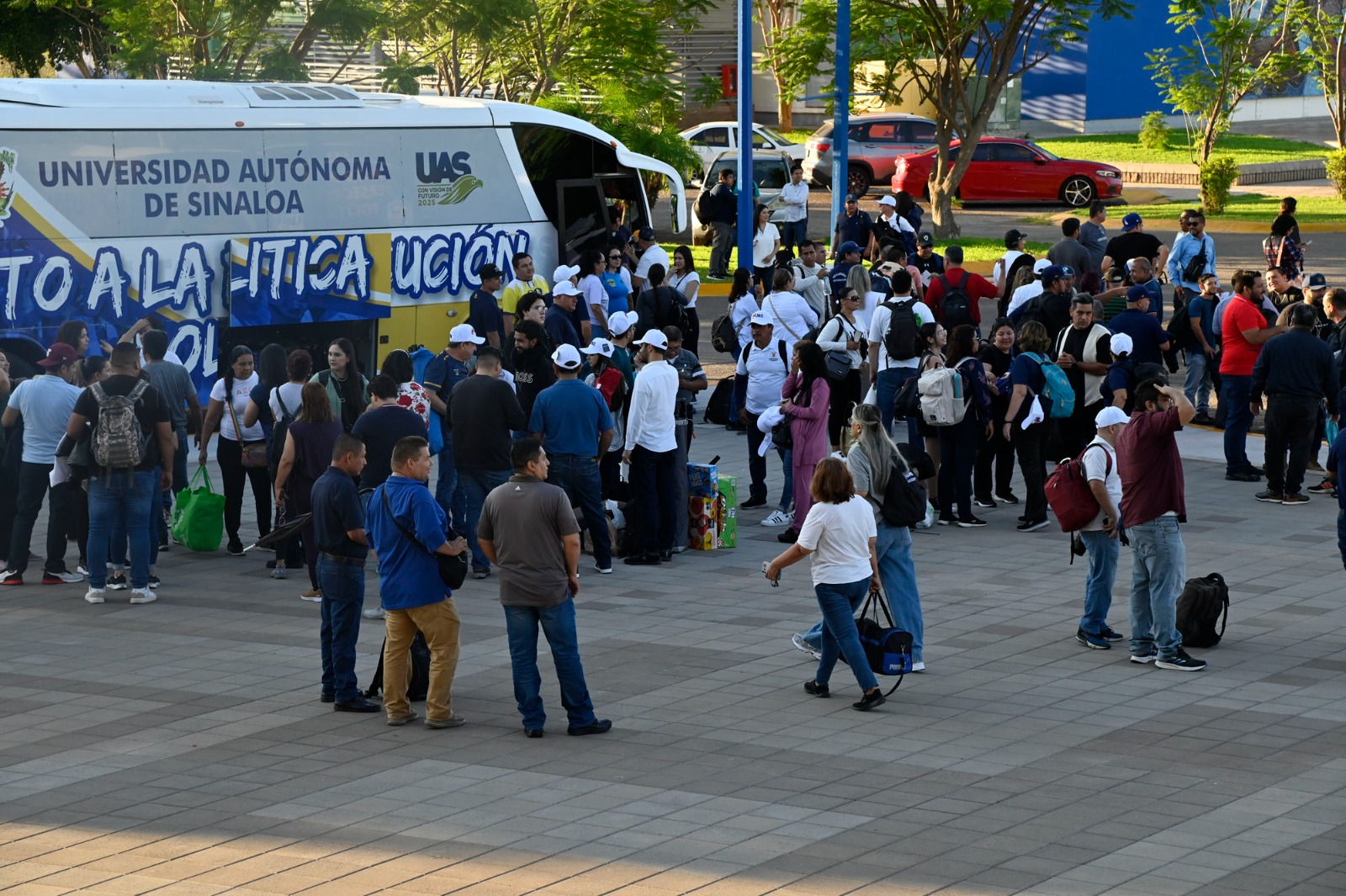 Lee más sobre el artículo Parten Universitarios Rumbo a la CDMX para informar a AMLO.