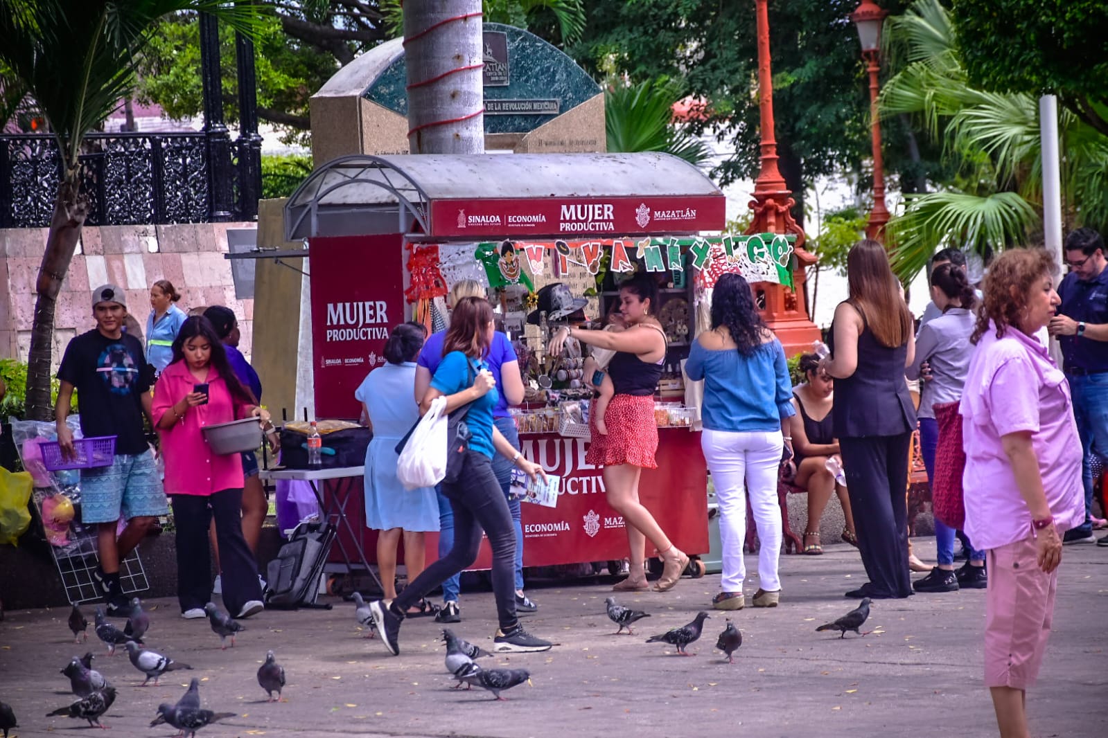 En este momento estás viendo Inauguran la “Carreta Mujer Productiva” en la Plazuela República