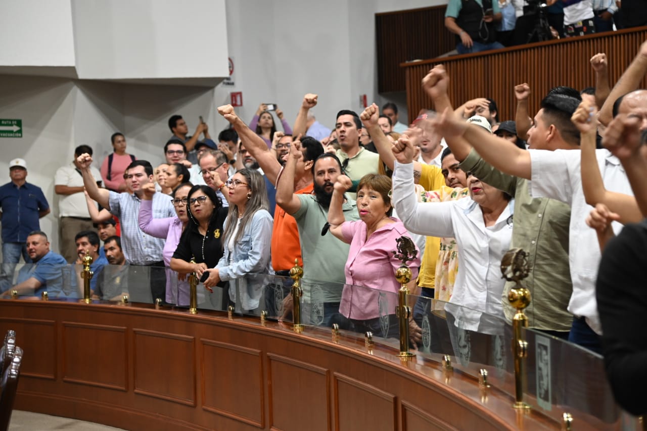 Lee más sobre el artículo La Comunidad Universitaria alza la voz contra el Congreso