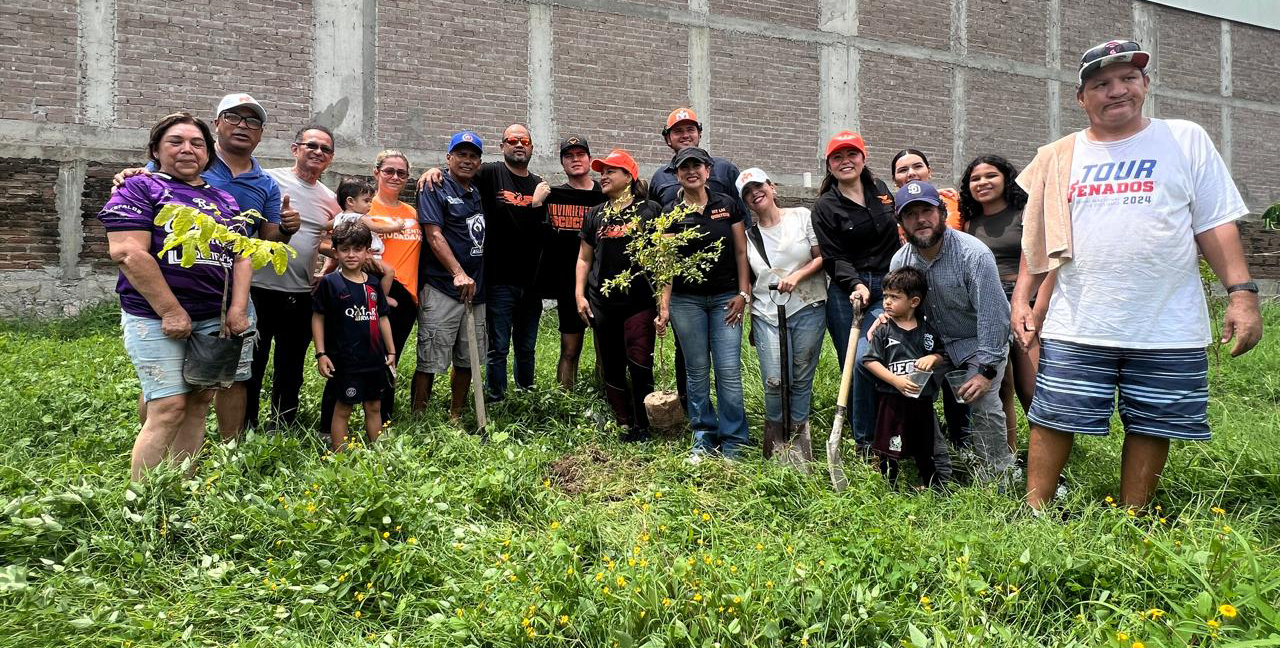 Lee más sobre el artículo Reforestan  campos del Club Deportivo Muralla