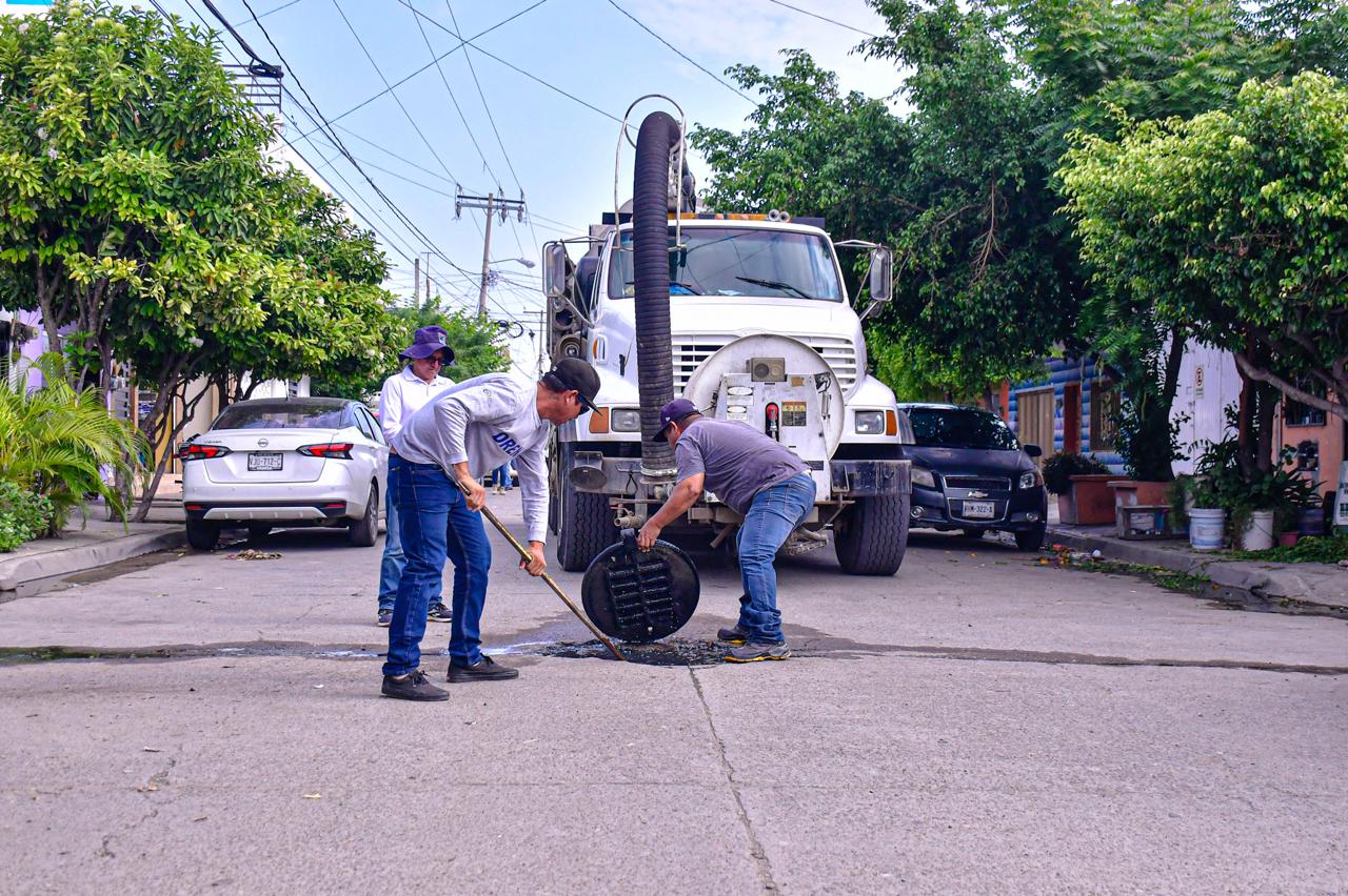 Lee más sobre el artículo Atienden Problema de Drenaje que afecta a los vecinos de la Colonia Juárez