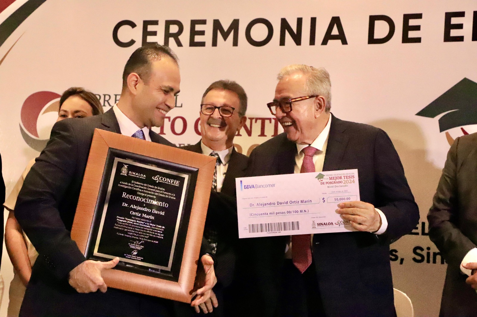 Lee más sobre el artículo Rocha Moya entrega el Premio al Mérito Científico