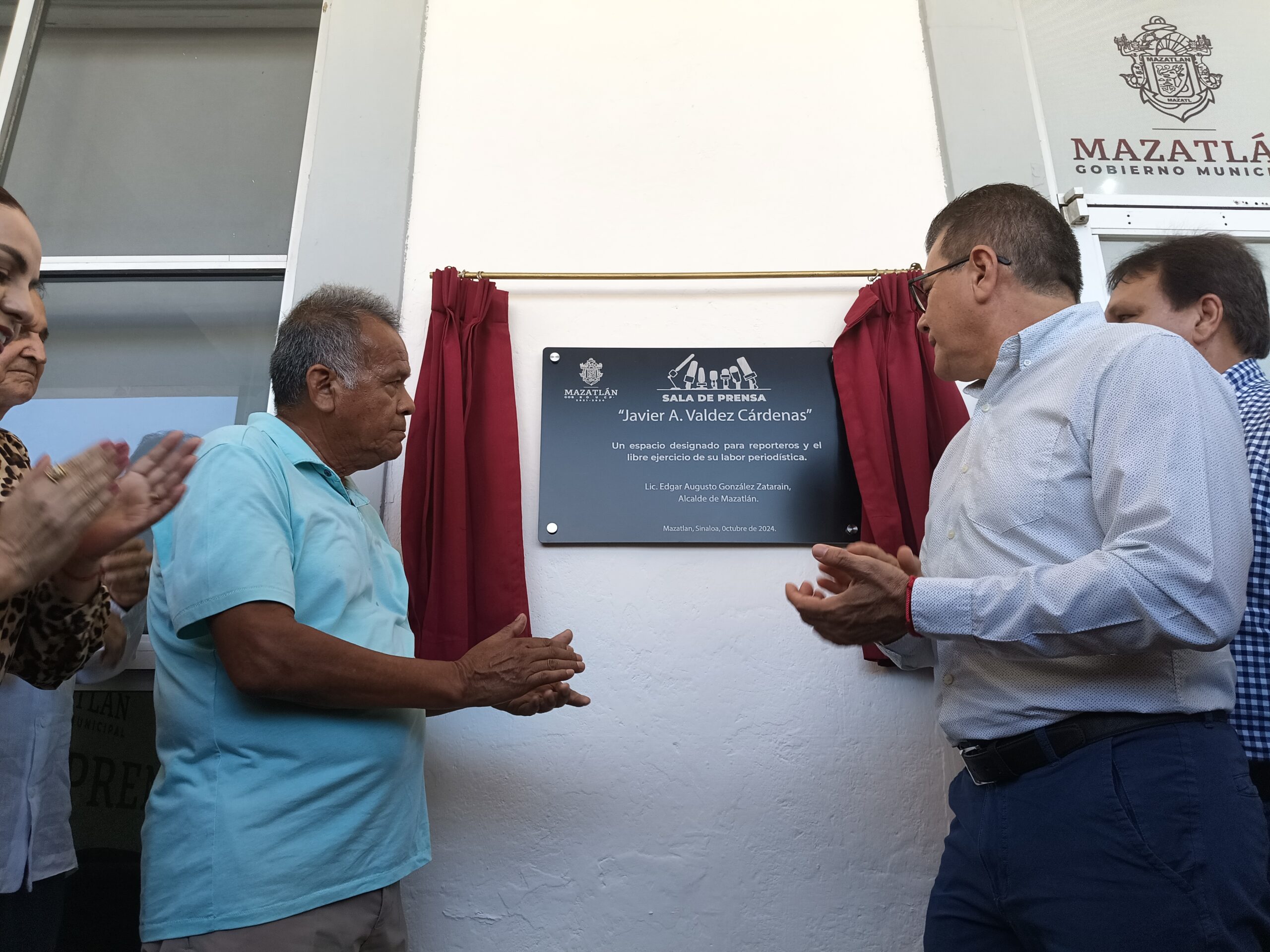 Lee más sobre el artículo Develan placa en la sala de prensa “Javier A. Valdez Cárdenas” en Mazatlán