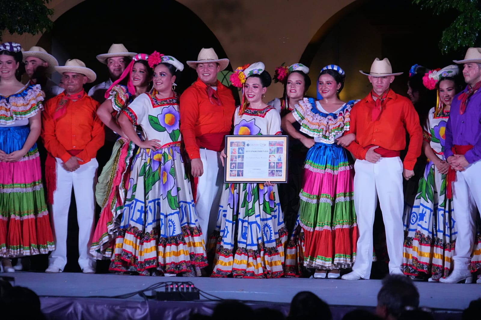 Lee más sobre el artículo Ballet Folklórico de CULTURA regala una noche de colores y tradición