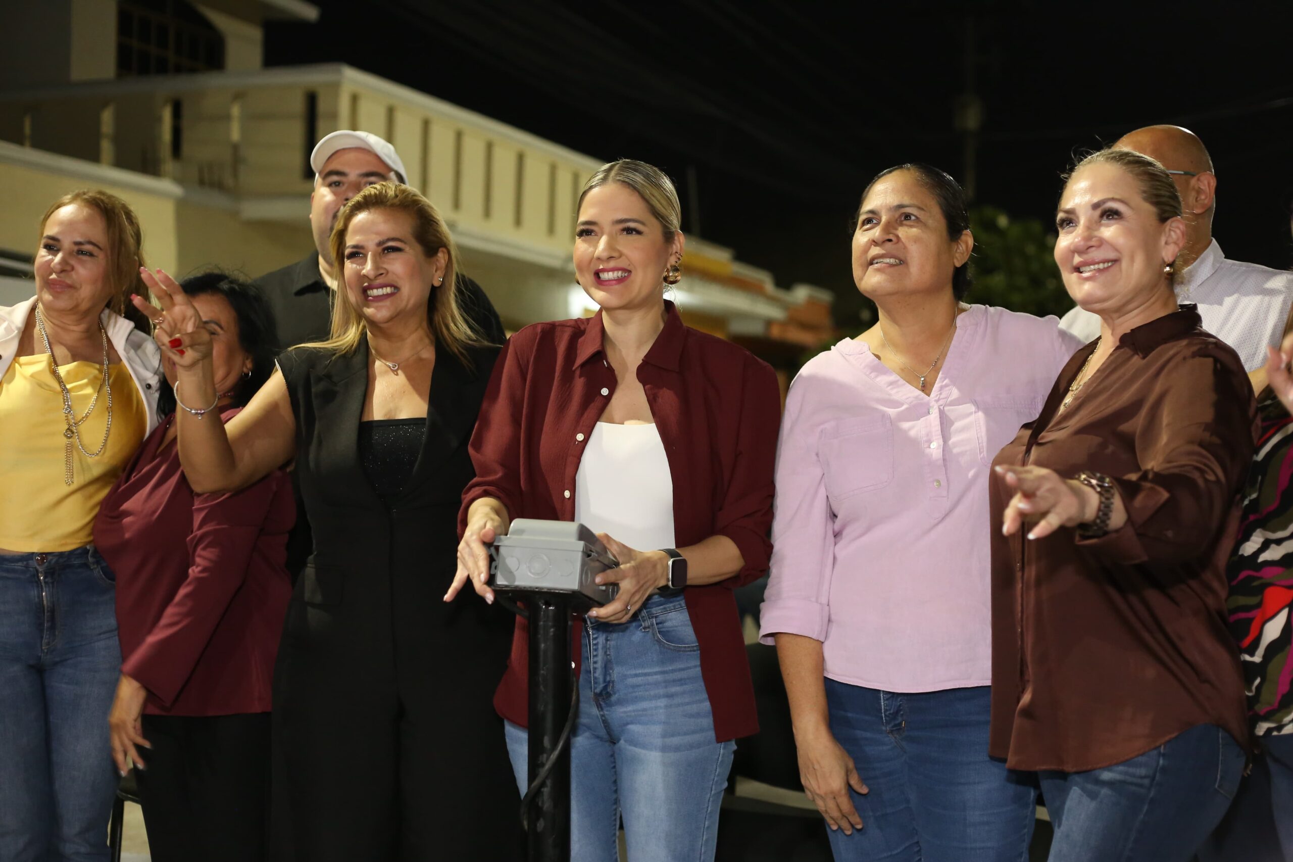 Lee más sobre el artículo Estrella Palacios Inauguró Ayer el Circuito de Iluminación en Tres Fraccionamientos