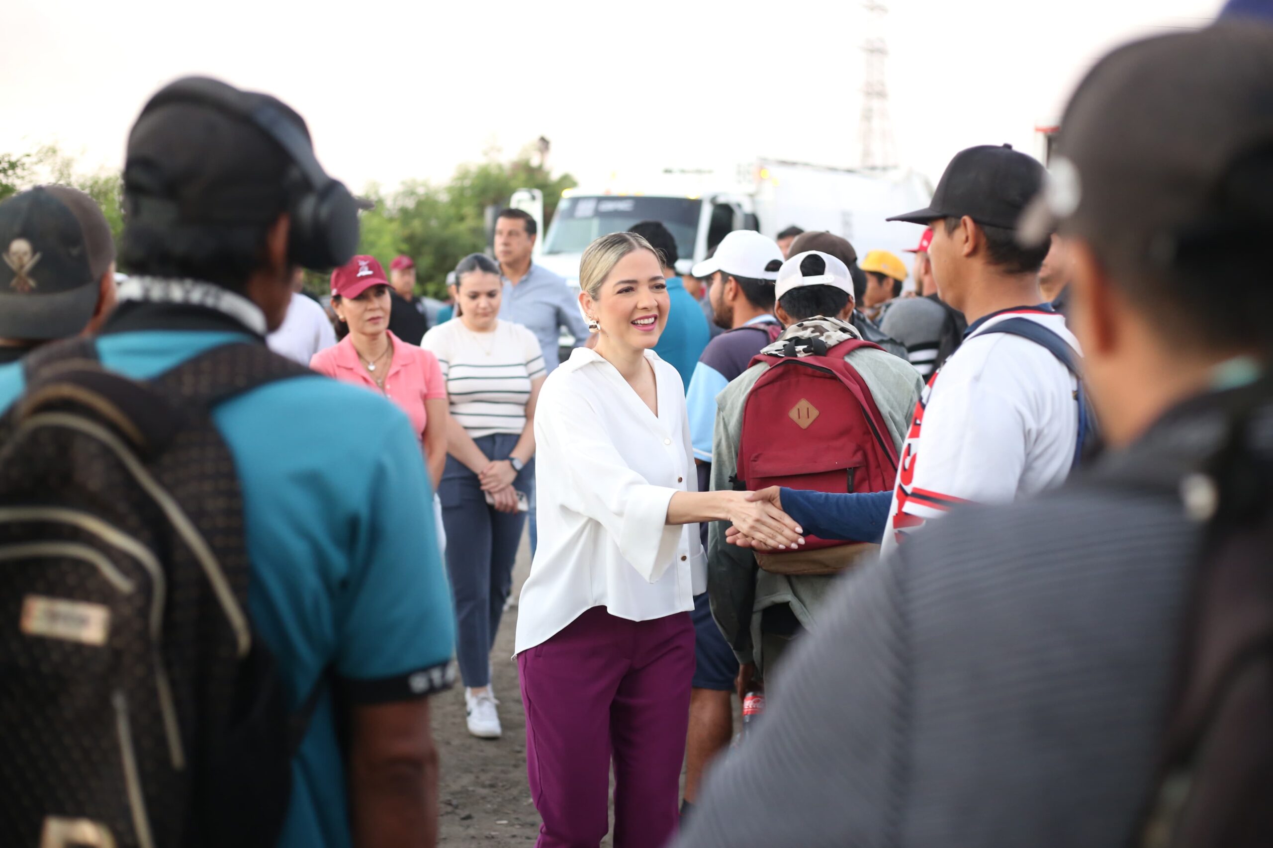 Lee más sobre el artículo Esta Mañana Estrella Palacios Visitó la Base, y Saludos a Personal de Aseo Urbano.