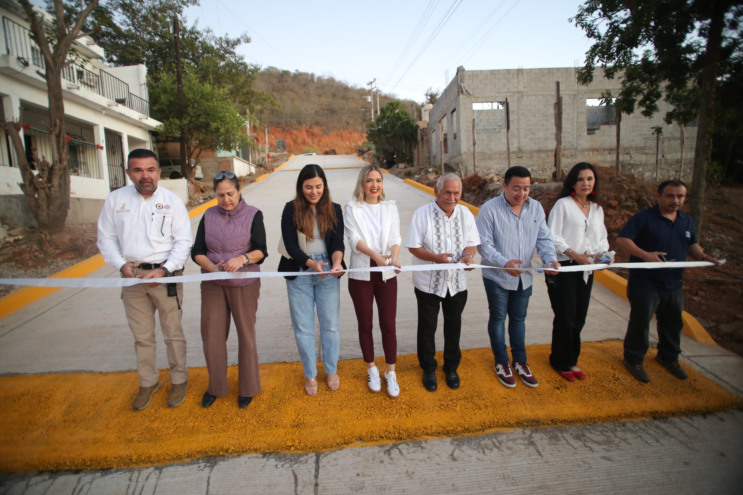 En este momento estás viendo Entregó Estrella Palacios obras de pavimentación y rehabilitación y Drenaje