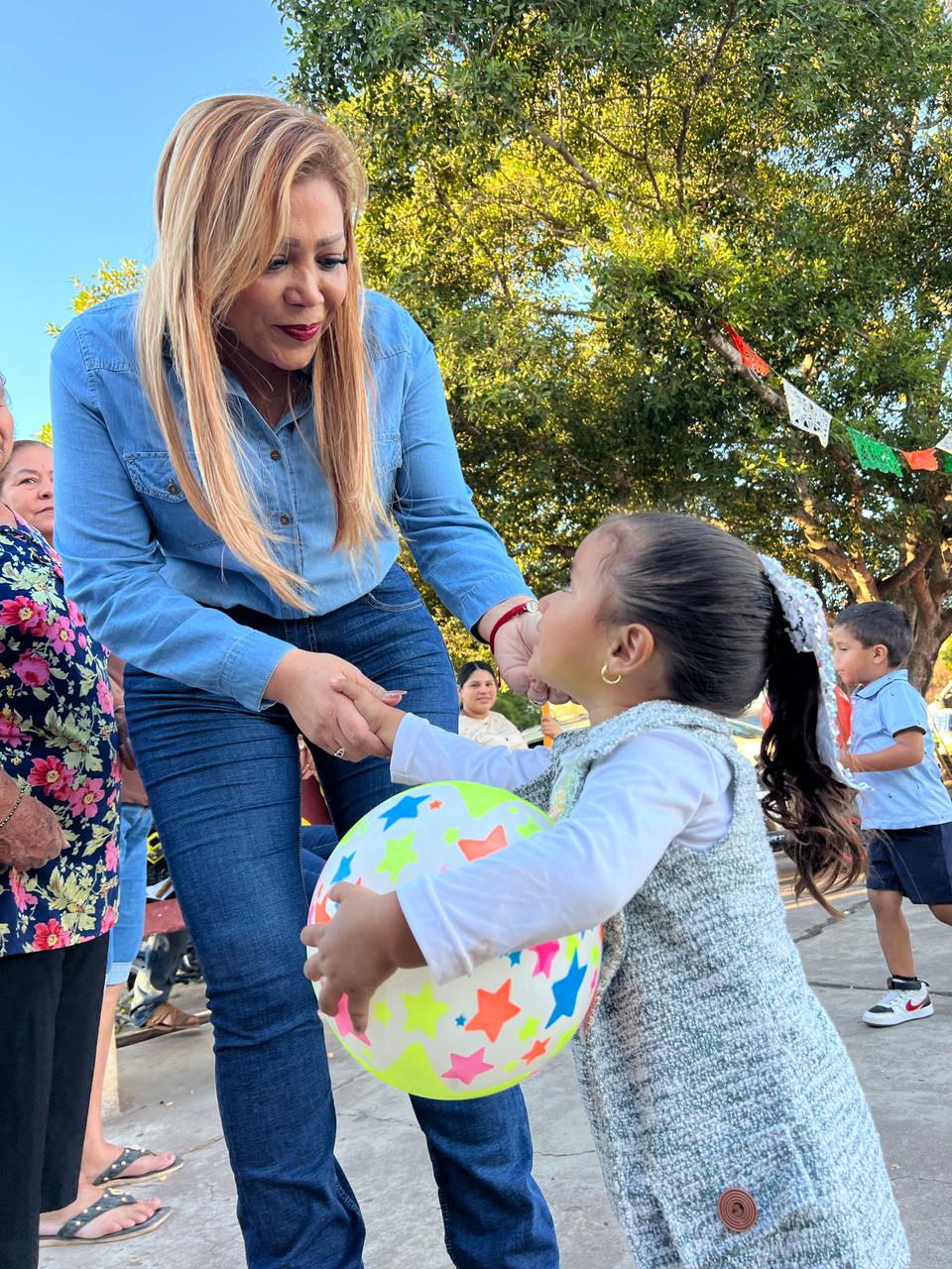 En este momento estás viendo Municipio y DIF llevan a los Reyes Magos a Matadero en Rosario