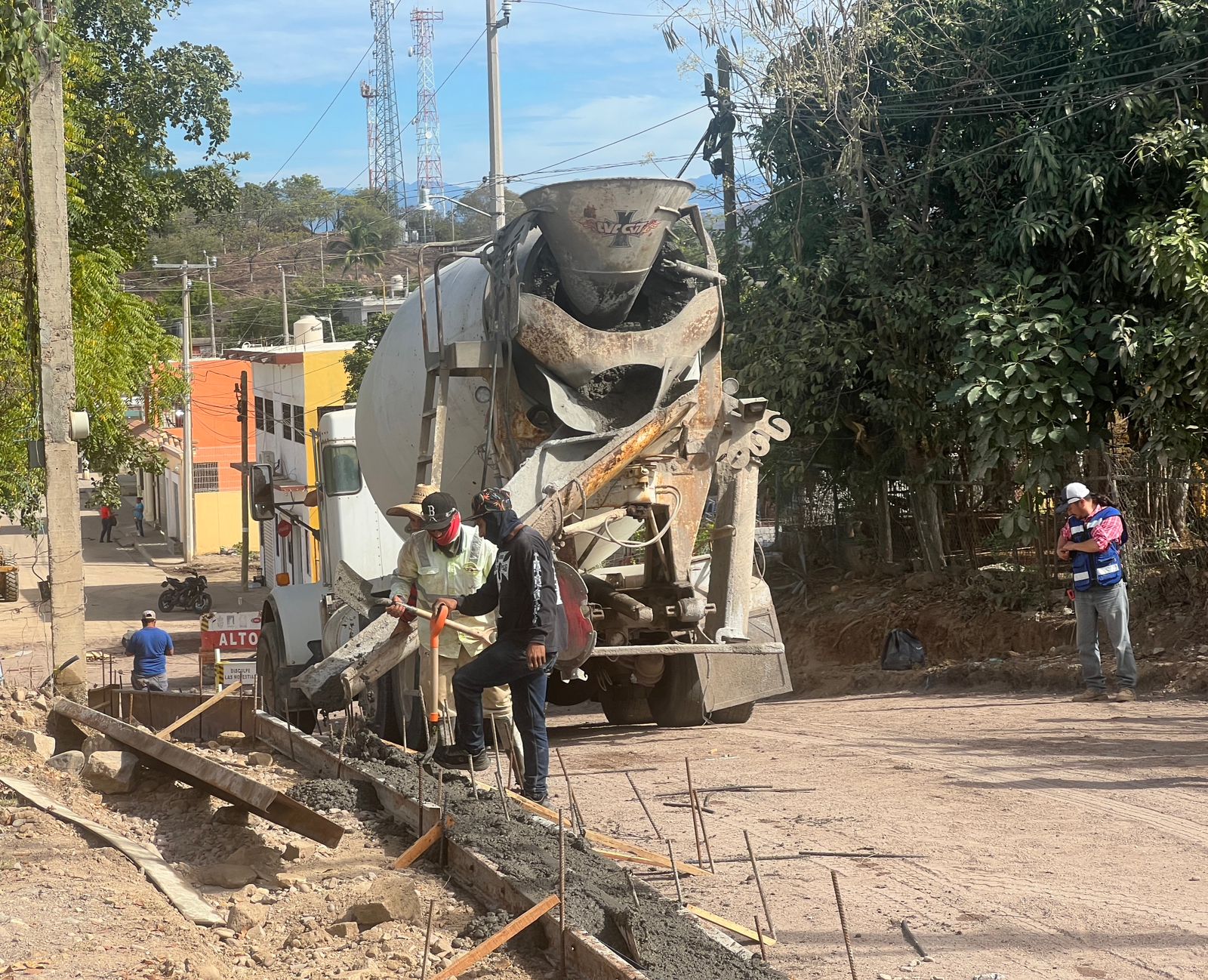 En este momento estás viendo Inicia Gobierno de Claudia Valdez Otra Obra de Pavimentación