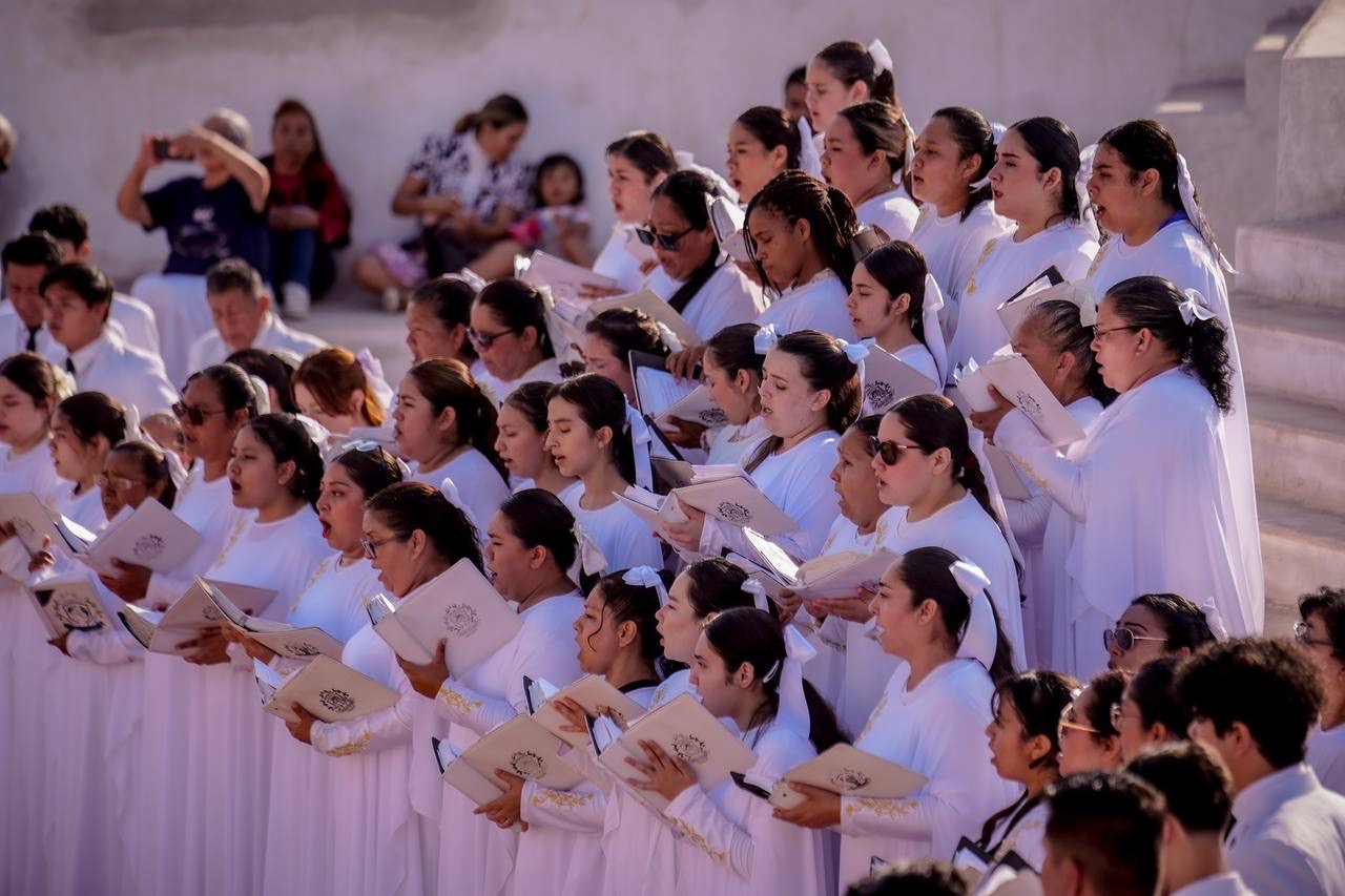 En este momento estás viendo Cerca de 100 voces llenaron de música la Casa del Marino en concierto del Coro Monumental de Sinaloa
