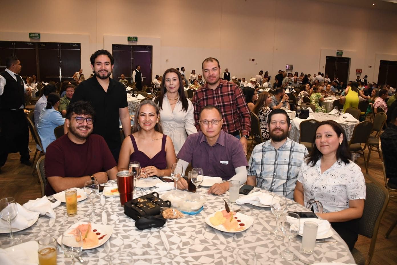 En este momento estás viendo Festejan a Docentes de la UAS en la Zona Sur