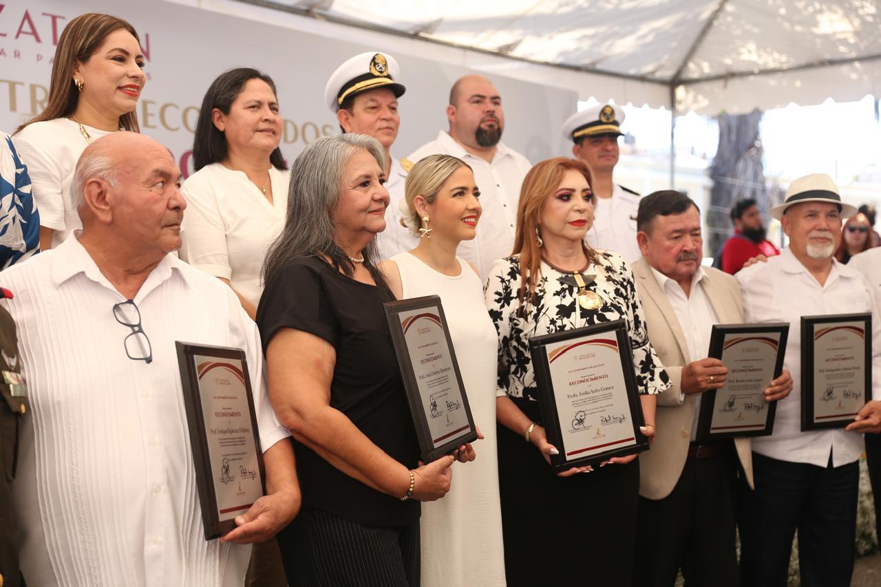 Lee más sobre el artículo Por su Trayectoria Profesional, Estrella Palacios Reconoce a Cinco Maestras y Maestros