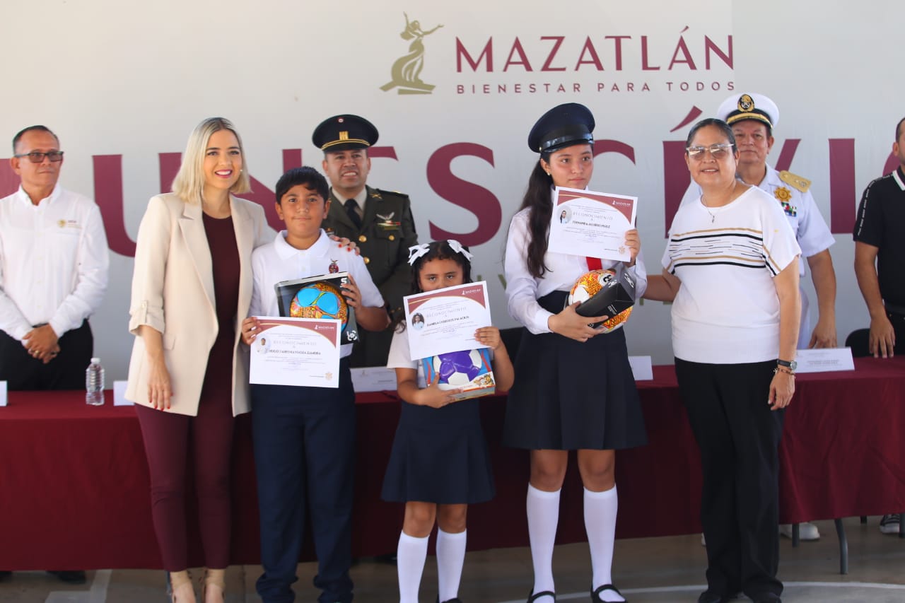 Lee más sobre el artículo Estrella Palacios Hizo Honores en la Primaria Gabriela Mistral de San Francisquito