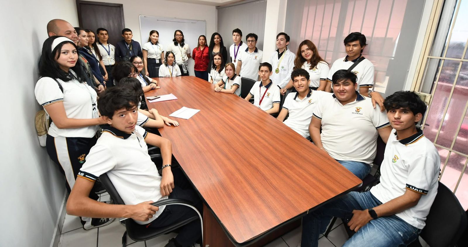 En este momento estás viendo Convive el Vicerector con los Alumnos Más Destacados de Preparatorias del Sur