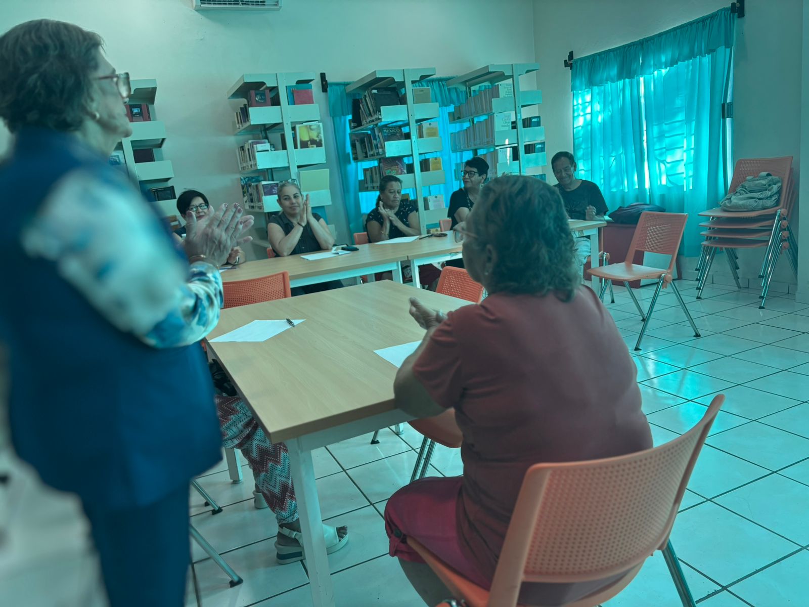 Lee más sobre el artículo Taller de Memorias en la Biblioteca McGregor de la Juárez, una conversación íntima con el yo del pasado