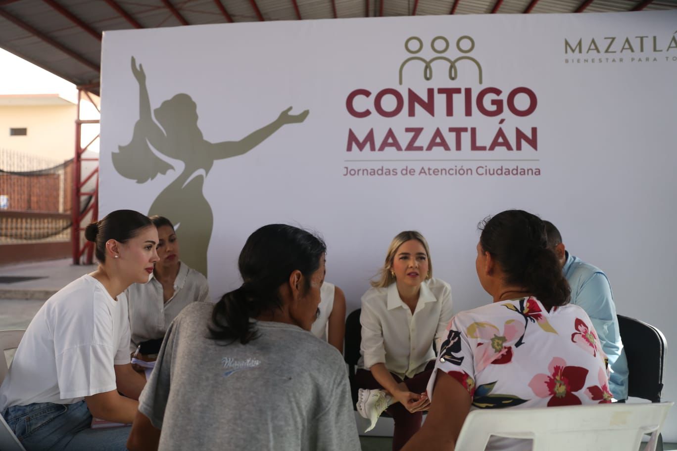En este momento estás viendo Encabeza Estrella Palacios “Contigo Mazatlán” Programa de Atención a la Ciudadanía
