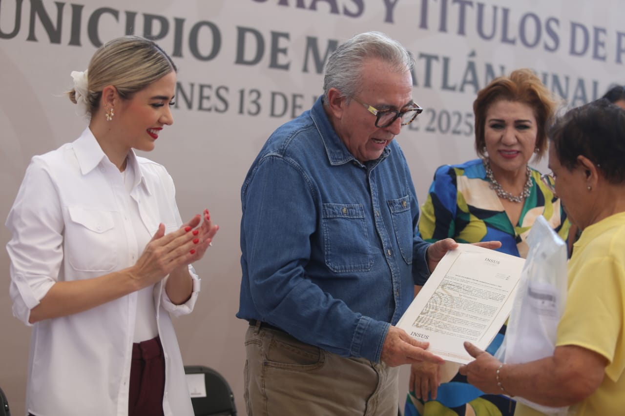 Lee más sobre el artículo Ya van 21 mil títulos de propiedad entregados en Sinaloa