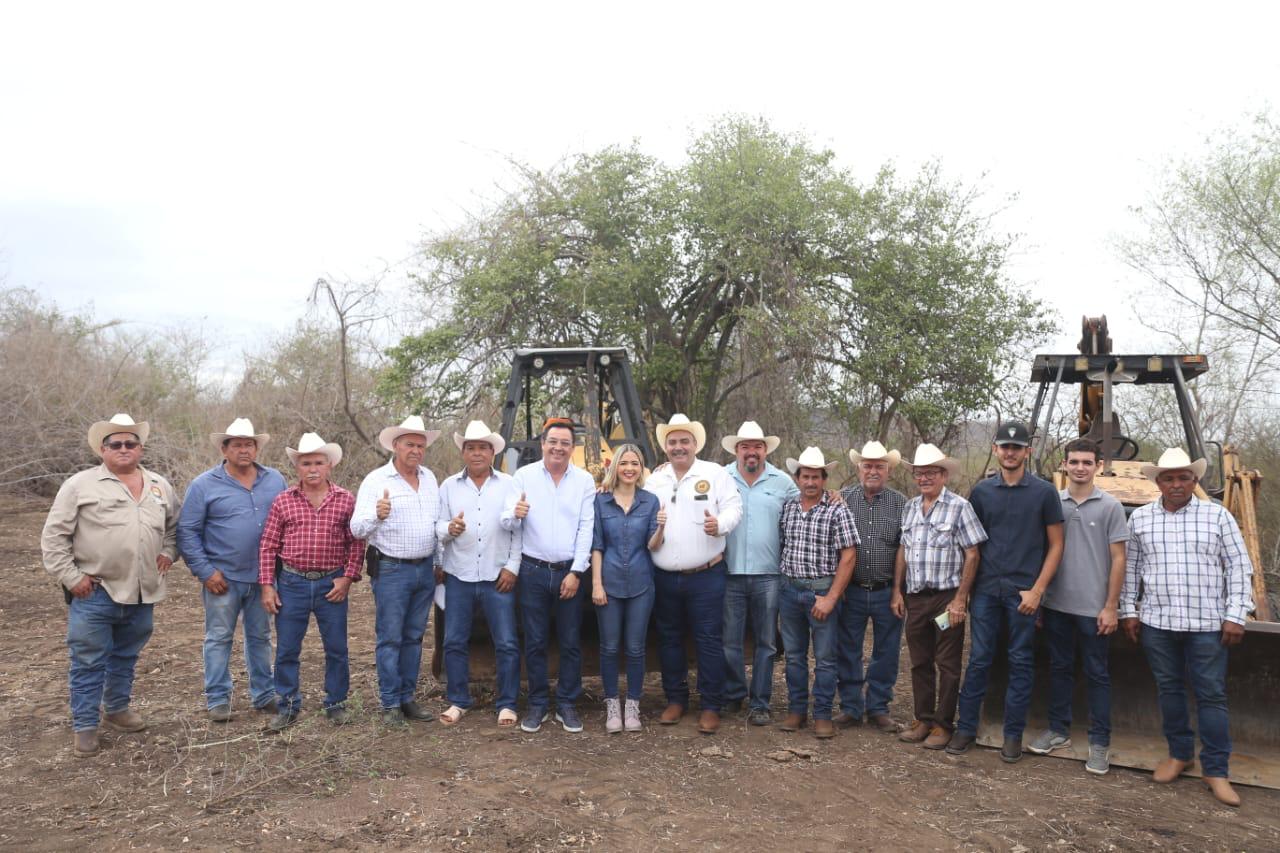 Lee más sobre el artículo Con 1 millón de Pesos Construirán 25 Abrevaderos en la Zona Rural