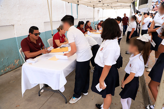 Lee más sobre el artículo DIF Mazatlán y Gobierno Municipal continúan con entrega de becas económicas a niñas y niños de la zona urbana