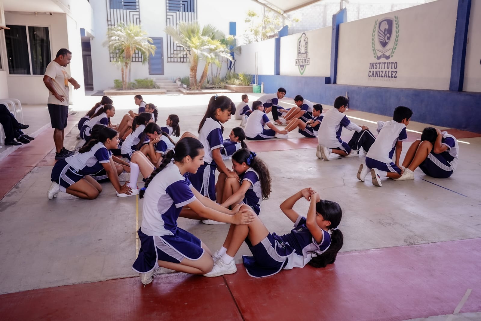 En este momento estás viendo Escuela Municipal de Ballet Clásico acerca la disciplina dancística a nuevos talentos en el Instituto Canizález