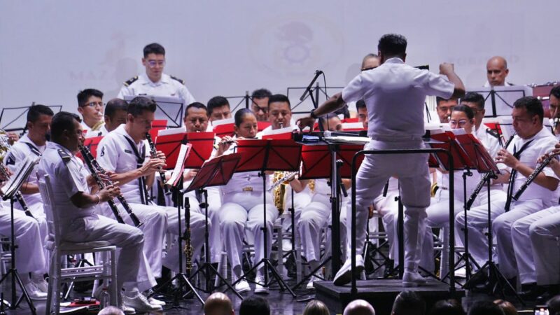La Banda Sinfónica de la Secretaría de Marina se presentó en el Teatro El Cid