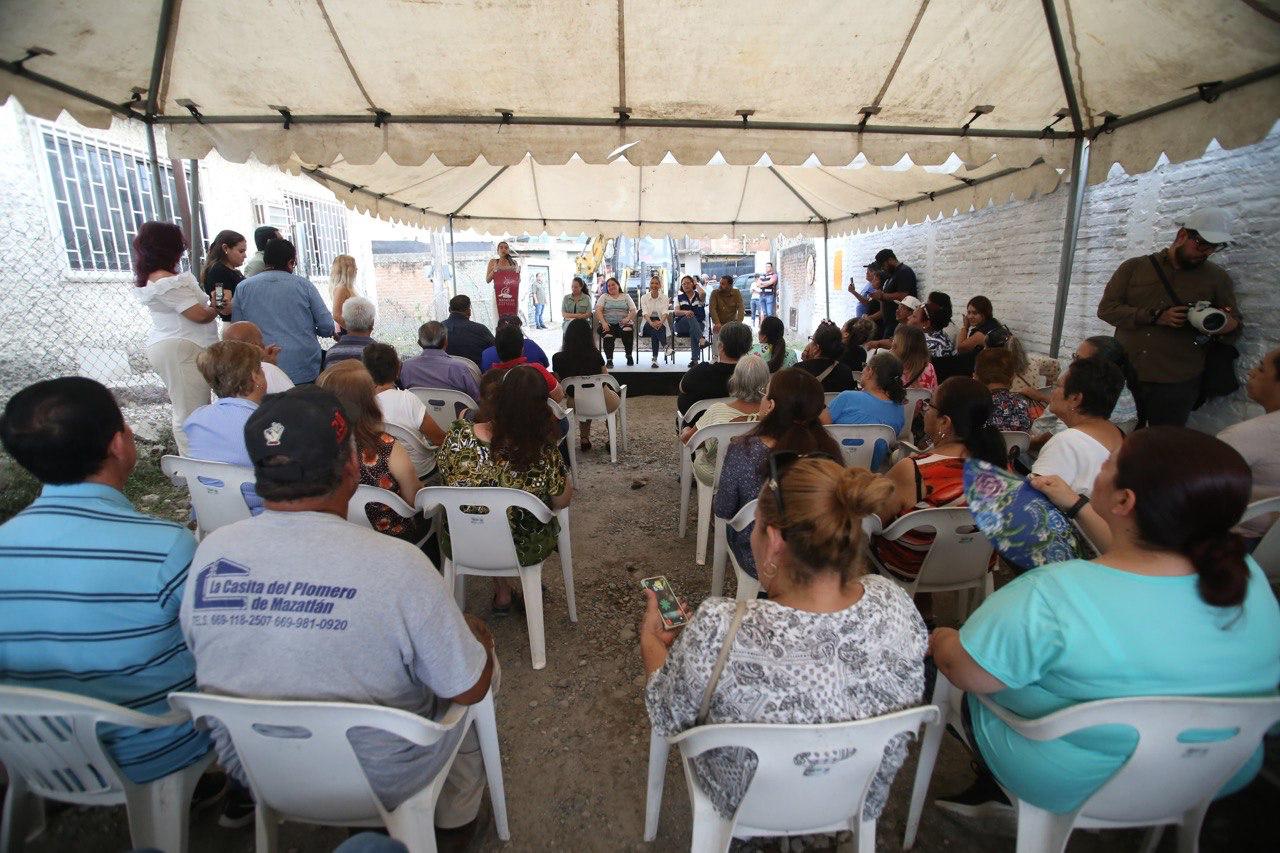 Lee más sobre el artículo En la Colonia Casas Económicas Iniciaron Obra de Pavimento