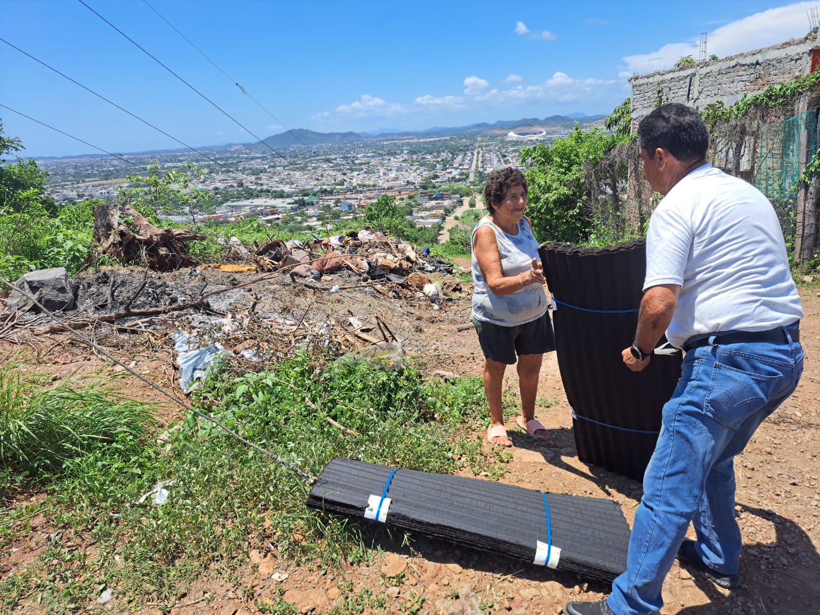 Lee más sobre el artículo 50 familias mazatlecas Reciben Paquetes de Lámina