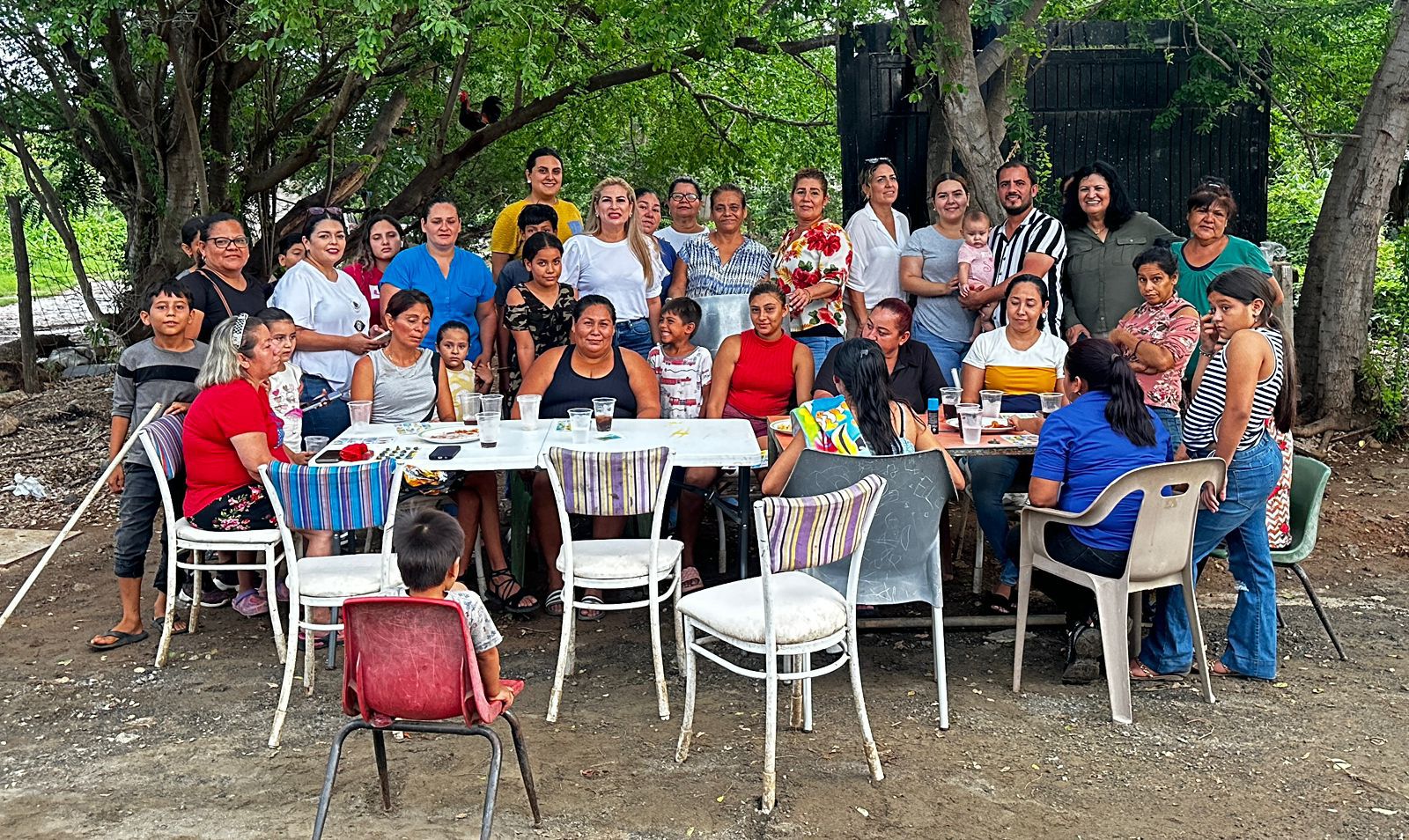 Lee más sobre el artículo My-Lai Quintero Beltrán visitó la colonia Buenos Aires y reafirmó su compromiso con los vecinos