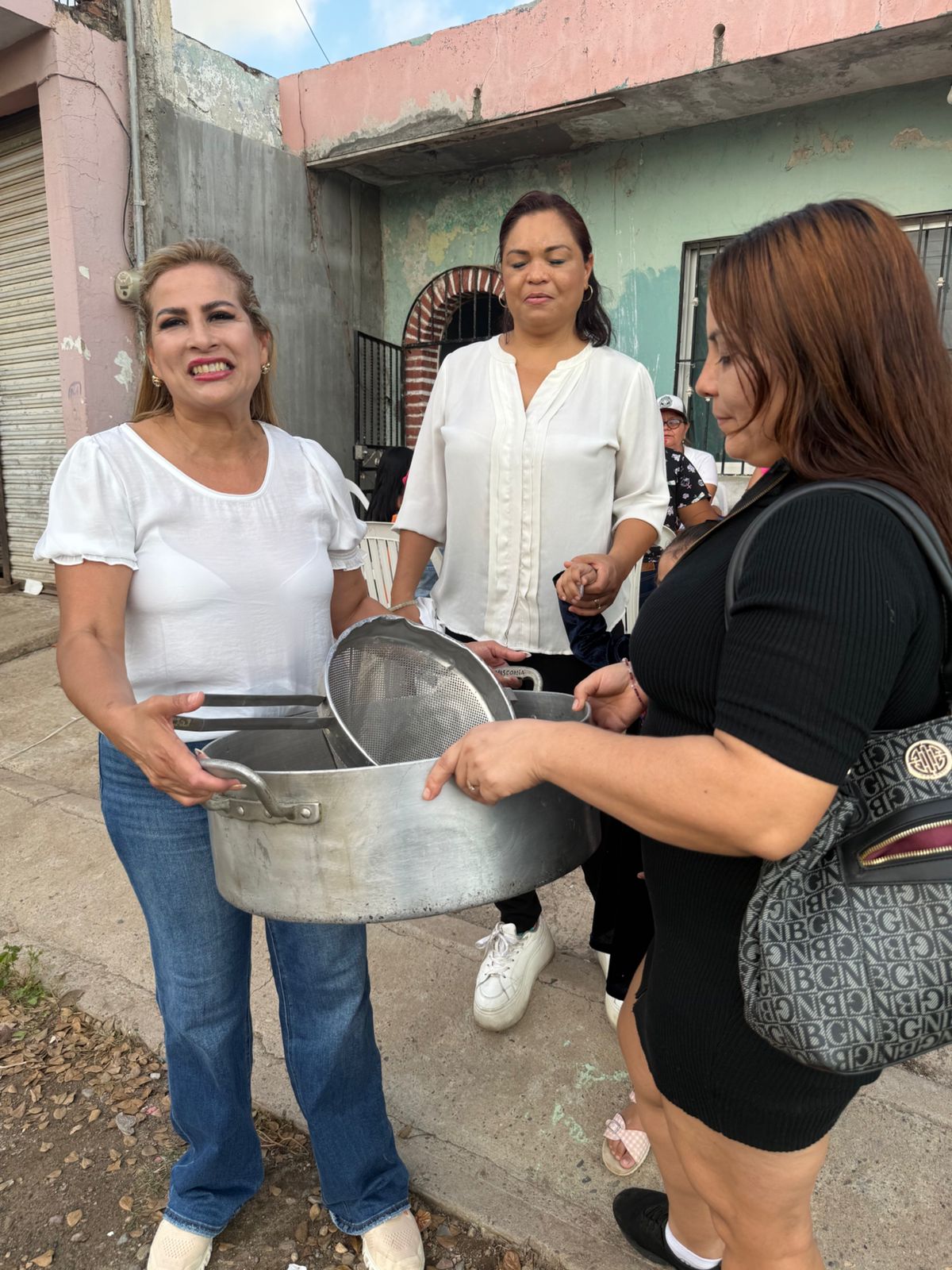 Lee más sobre el artículo Lleva My-Lai Quintero jornada “Movimiento con Causa” a Villas del Sol.