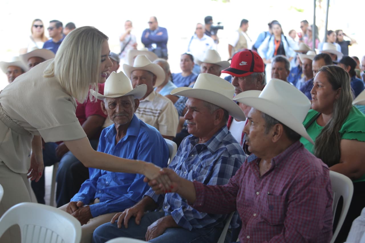Lee más sobre el artículo Entregan 20 toneladas de sorgo gavatero a productores agropecuarios de Mazatlán